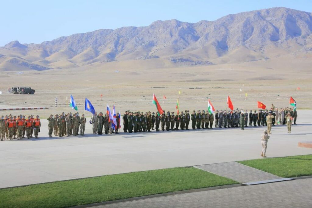 Сборная Узбекистана заняла второе место на соревнованиях АрМИ-2021