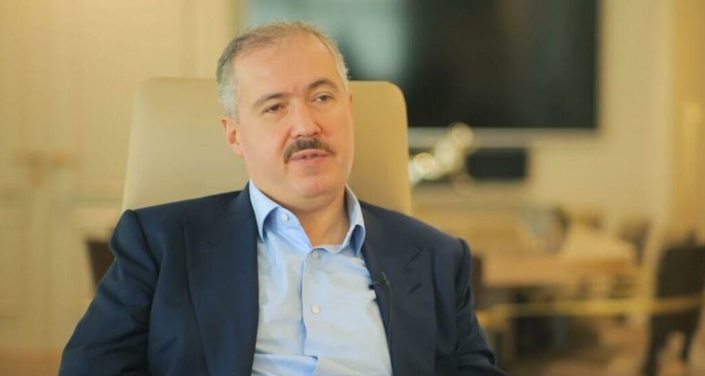 Гендиректор холдинга Алишера Усманова стал миллиардером