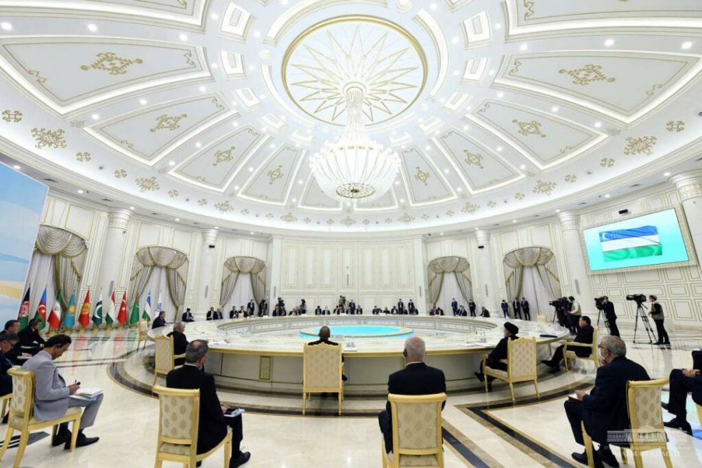 Шавкат Мирзиёев выдвинул ряд инициатив на саммите ОЭС