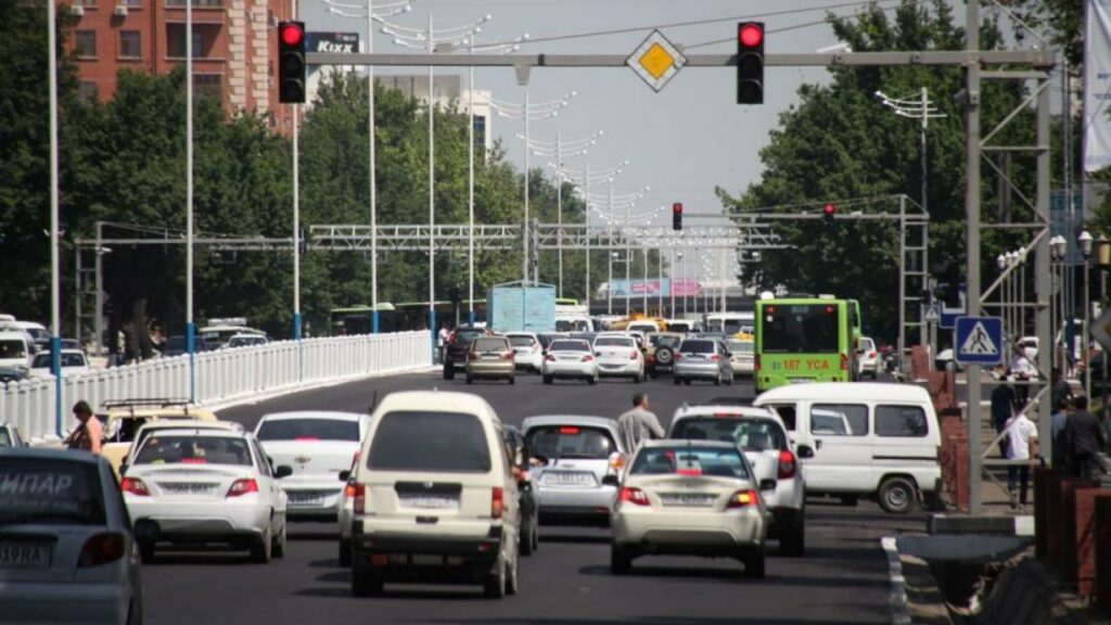 В Узбекистане водителям разрешили езду без прав и техпаспорта