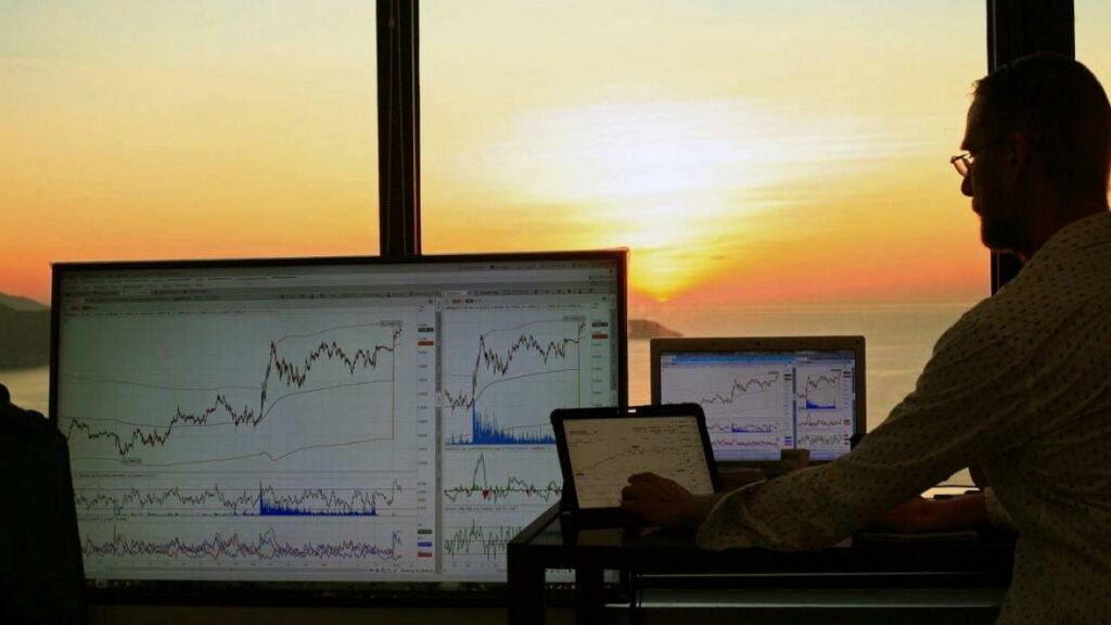 Авторитет Байдена, обвал «солнечных» компаний, будущее BNPL-сервисов