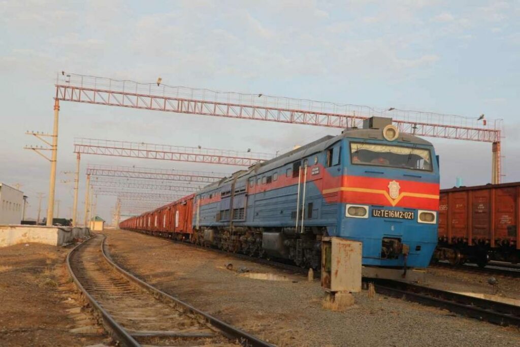 Узбекистан направил в Афганистан очередную партию гуманитарной помощи