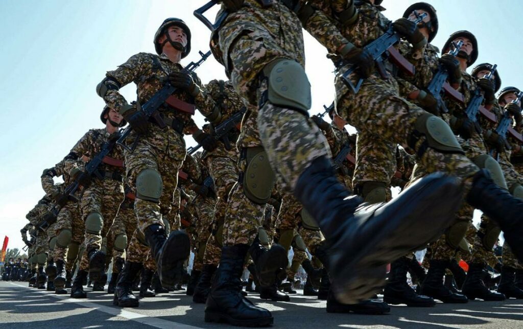 Парламент Кыргызстана одобрил отправку военных в Казахстан