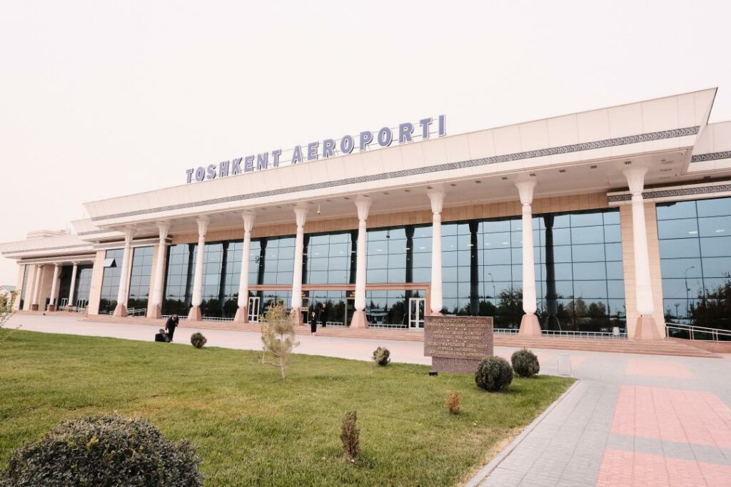 В аэропортах Узбекистана вводится обязательное тестирование на COVID-19