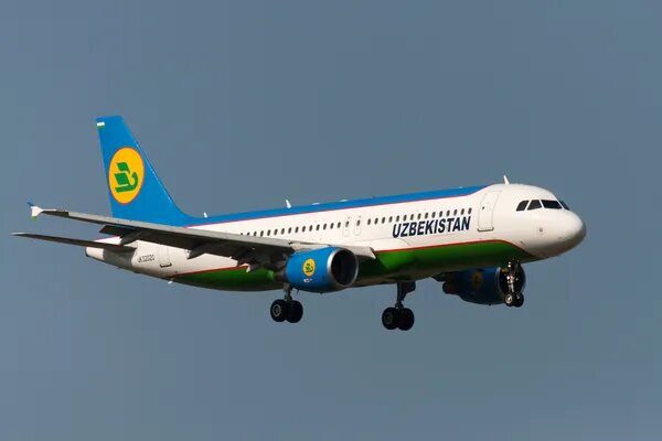 Самолет Uzbekistan Airways выкатился за пределы взлетной полосы в Минске