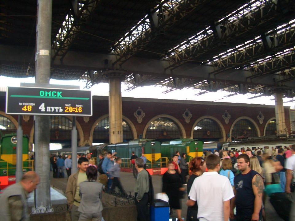 Узбекистанцы возглавили список приезжающих на заработки в РФ