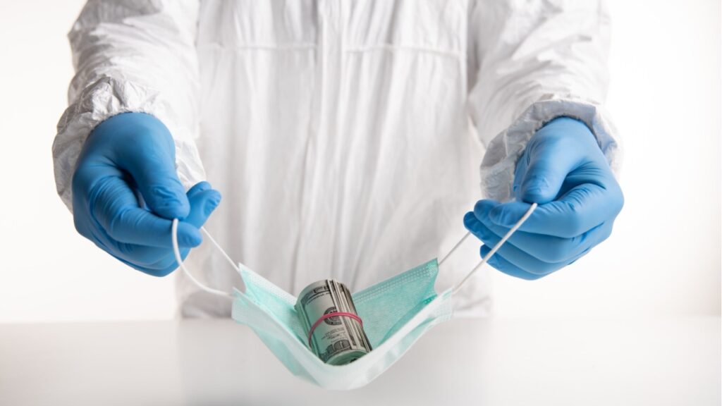 Медикам Узбекистана выплатили более $14 млн стимулирующих премий