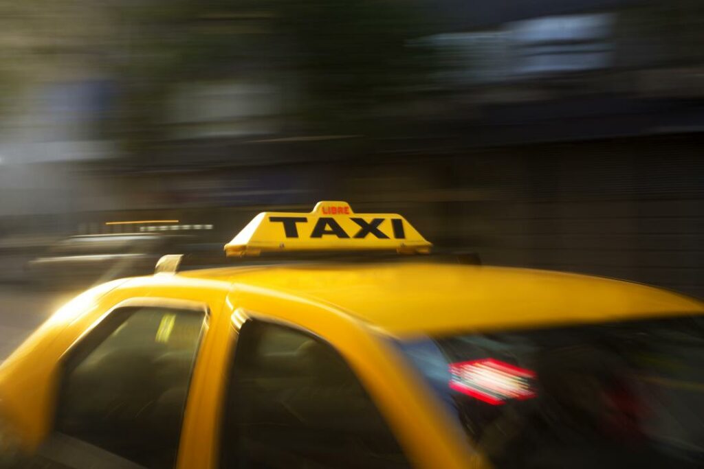 Более 60 таксистов в Ташкенте лишились лицензии