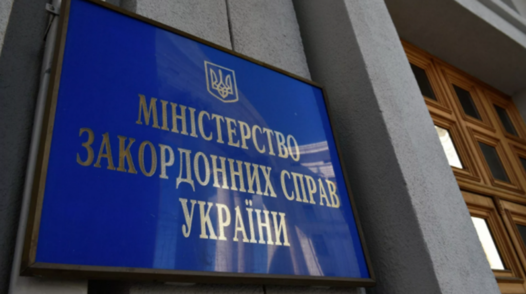 Украина приостановила все контакты с Беларусью