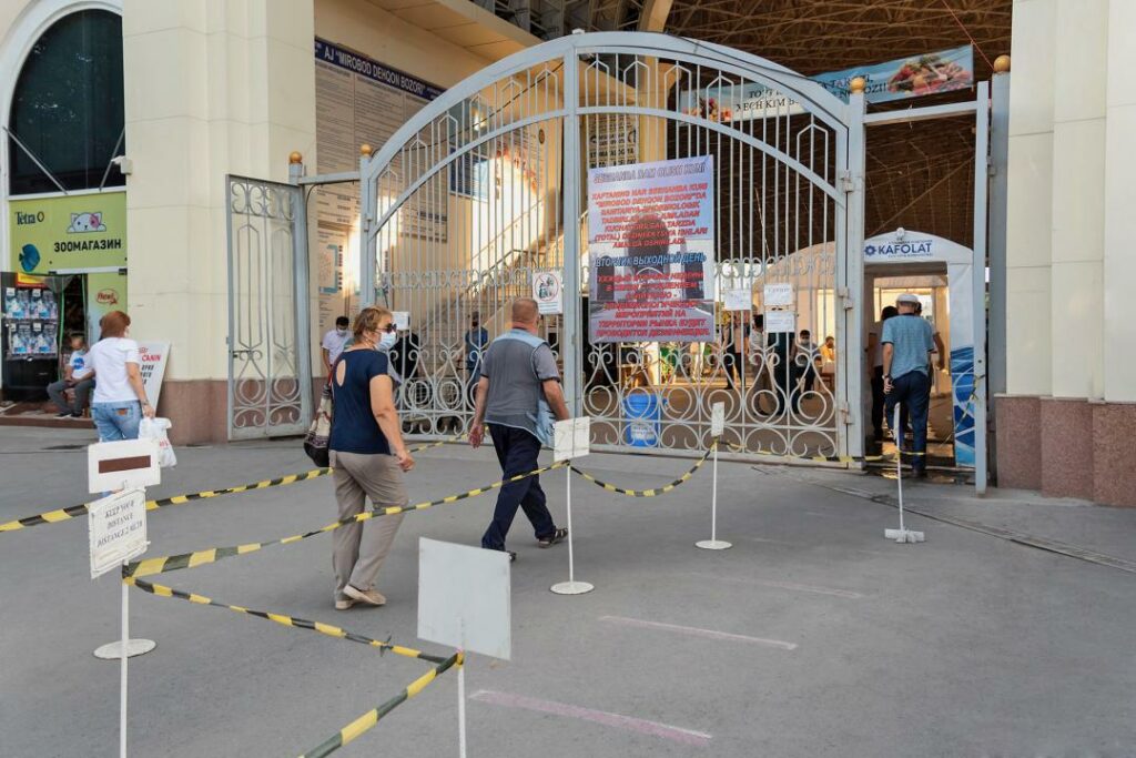 В Узбекистане отказались от дезинфекционных туннелей