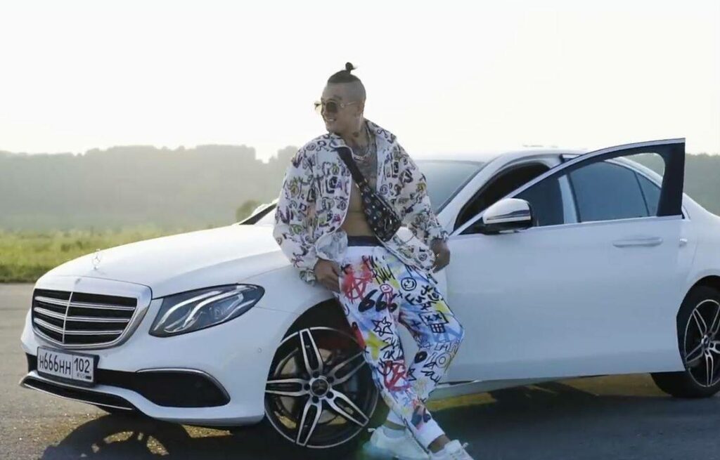 Российский рэпер Моргенштерн прилетел в Ташкент