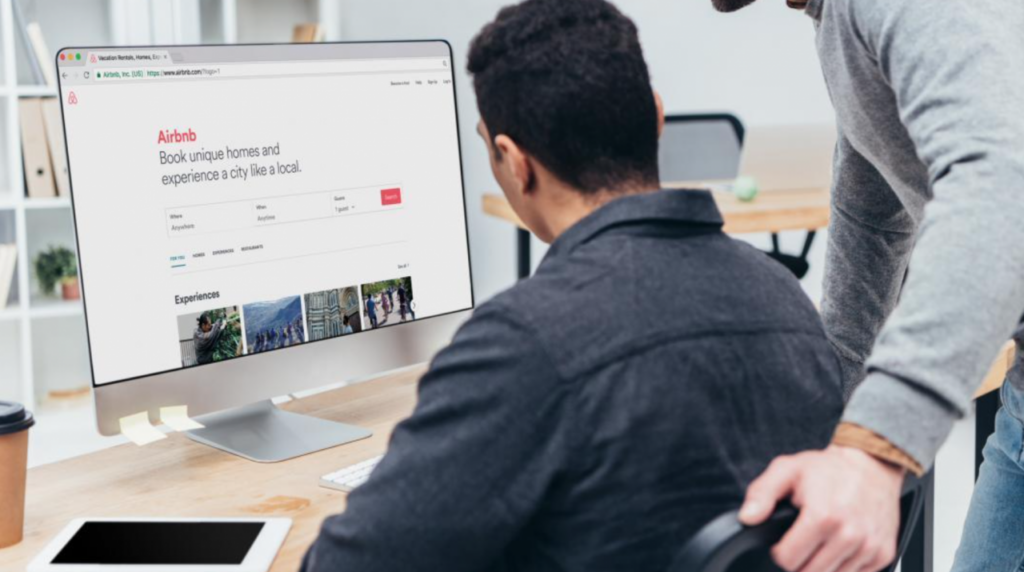 Акции Airbnb прибавили почти 113% на IPO