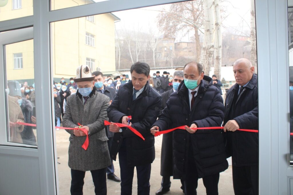 Узбекистан построил в Кыргызстане инфекционную больницу