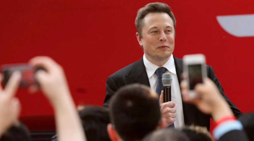 Илон Маск потерял первое место в рейтинге Forbes