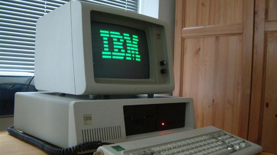 Чистая прибыль и выручка IBM снизились в IV квартале