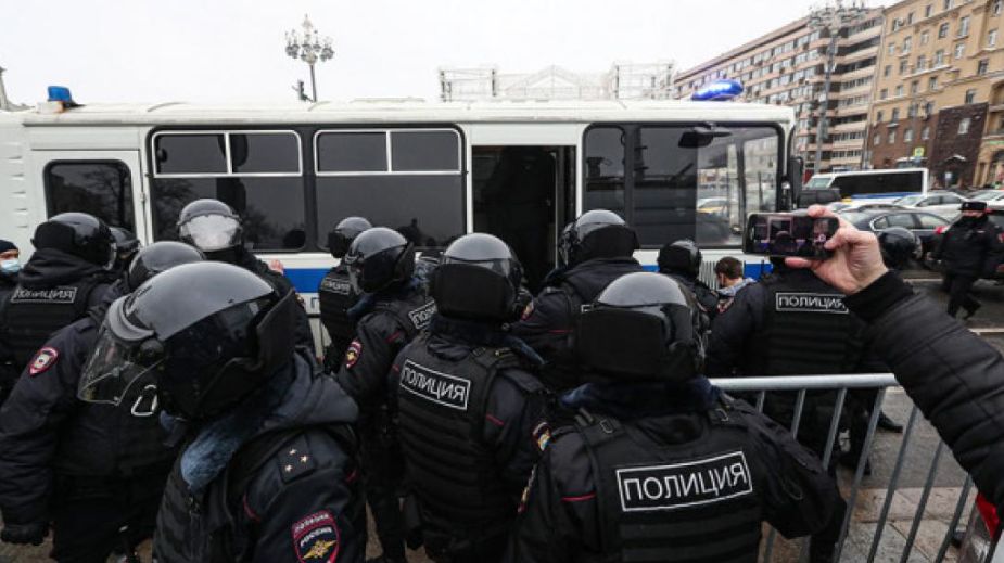 Более 3 тыс. человек задержали на митингах в поддержку Навального