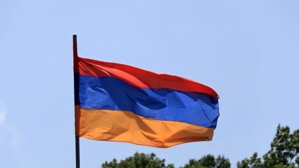 Пашинян отправил в отставку начальника Главного штаба ВС Армении