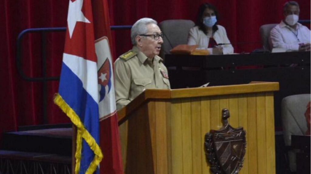 Кубинский лидер ушел в отставку