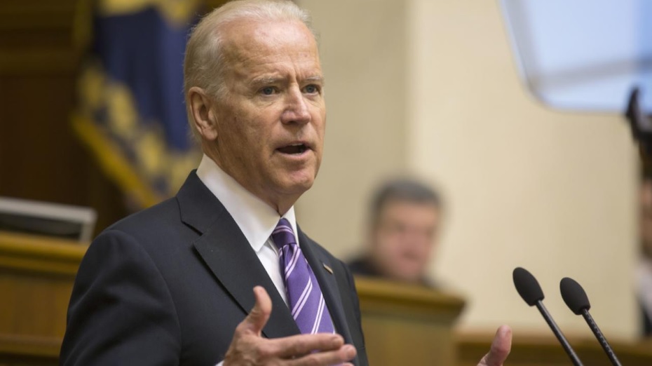 Байден расширил запрет на американские инвестиции в Китай