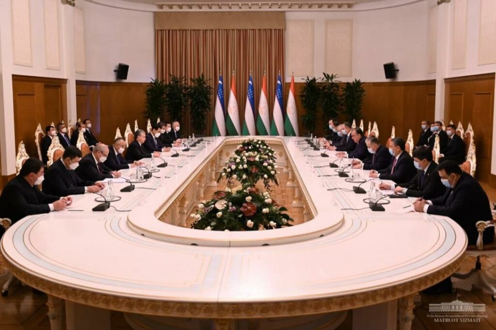 Узбекистан и Таджикистан планируют удвоить товарооборот