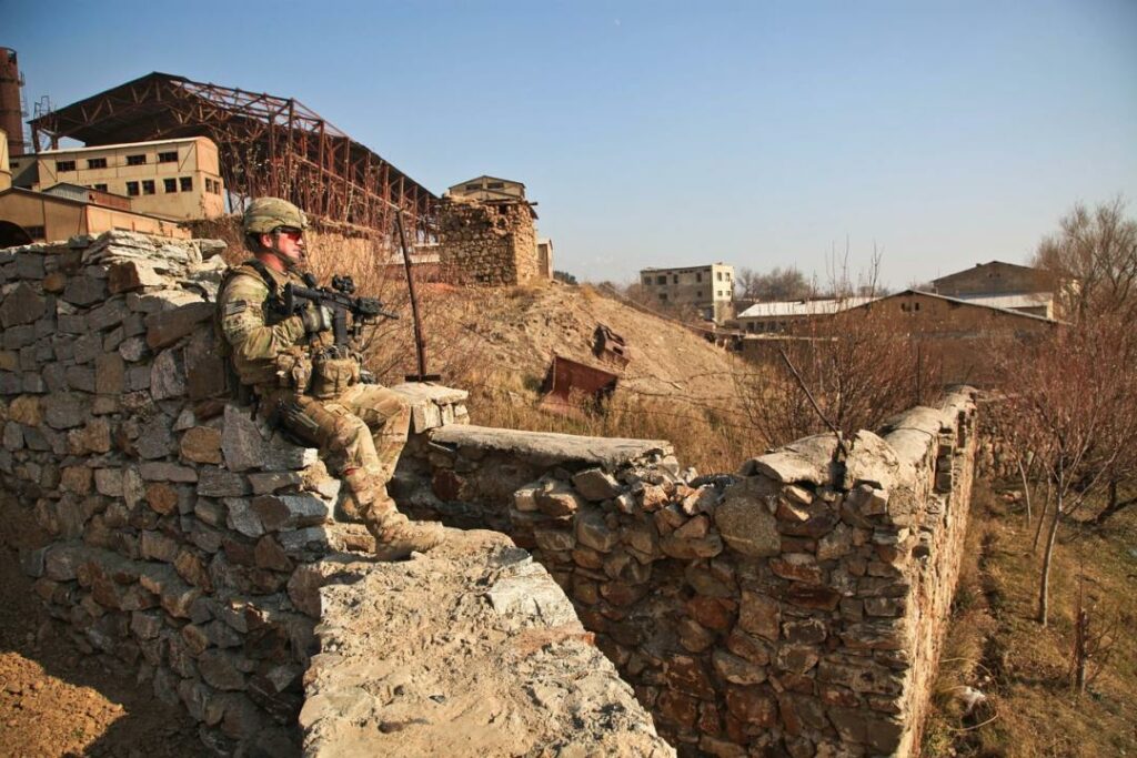Афганские войска отбили атаку талибов на провинциальный центр