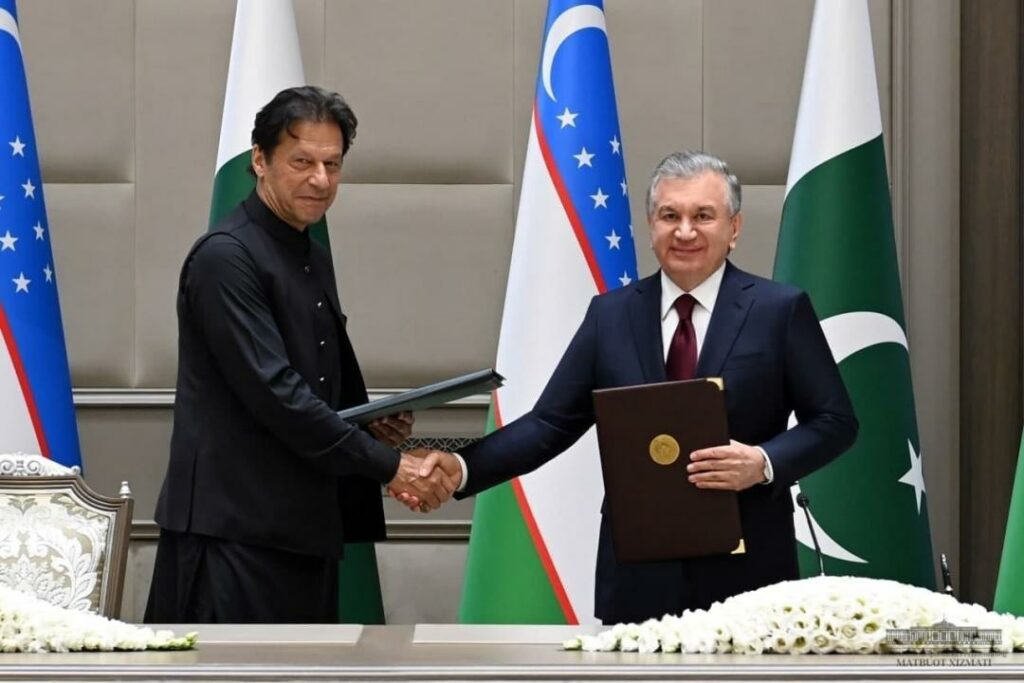 Узбекистан и Пакистан упростят получение туристических и деловых виз