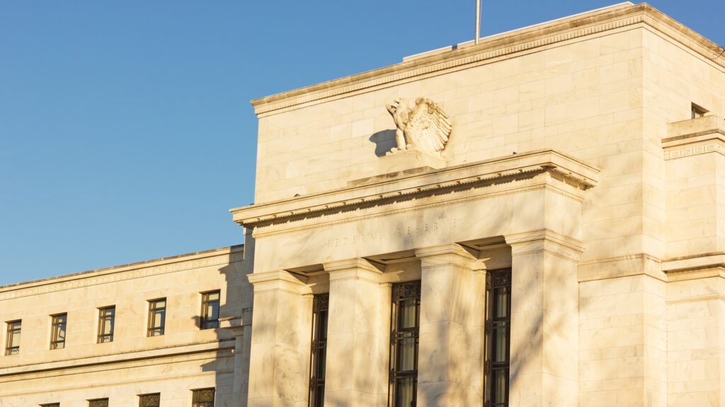 Повышение ставки в США, обратный выкуп акций, угроза дефицита нефти