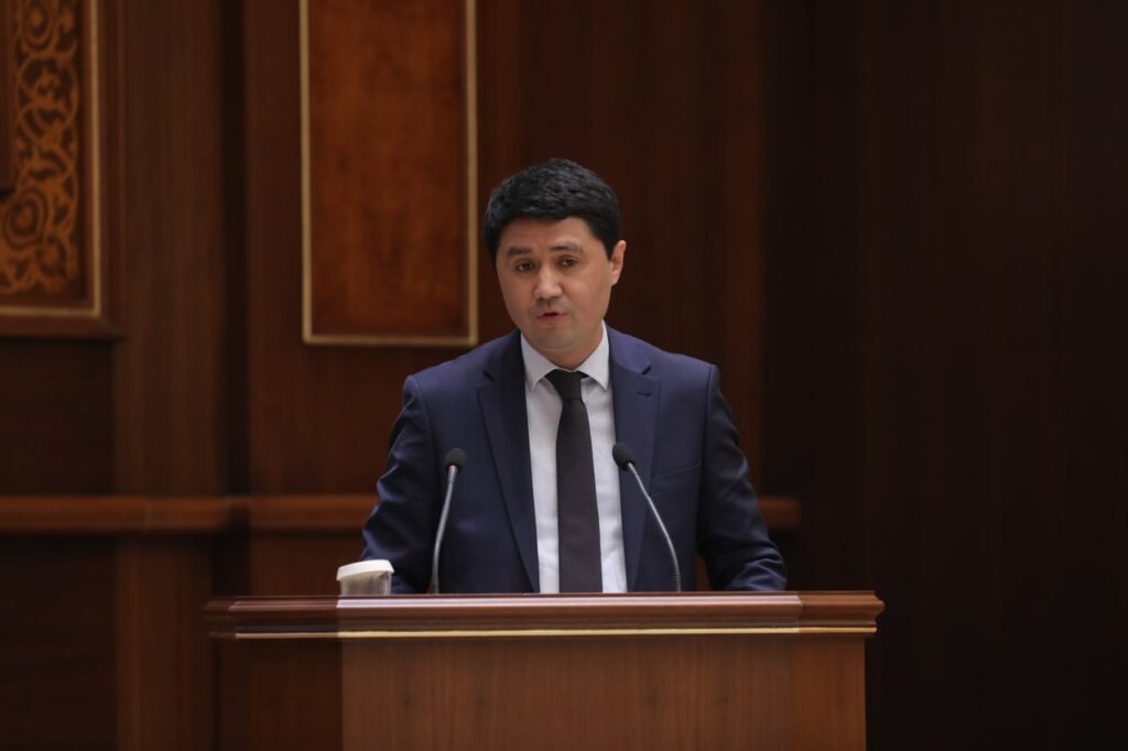 Больше половины ведомств не размещали данные о госзакупках