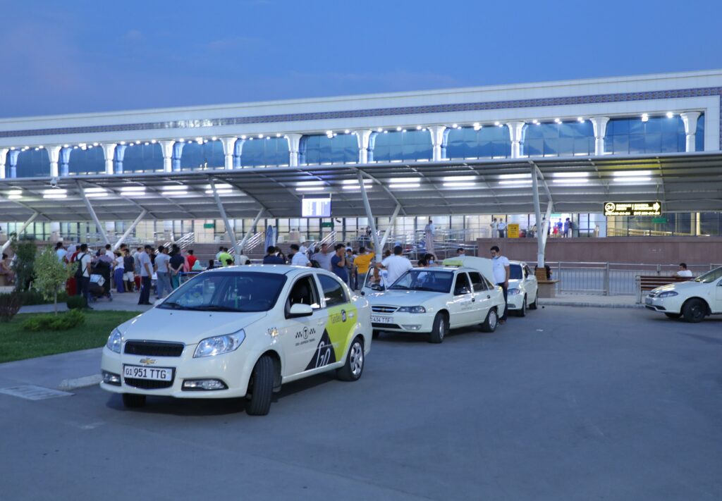 В аэропорту Ташкента появится служба такси