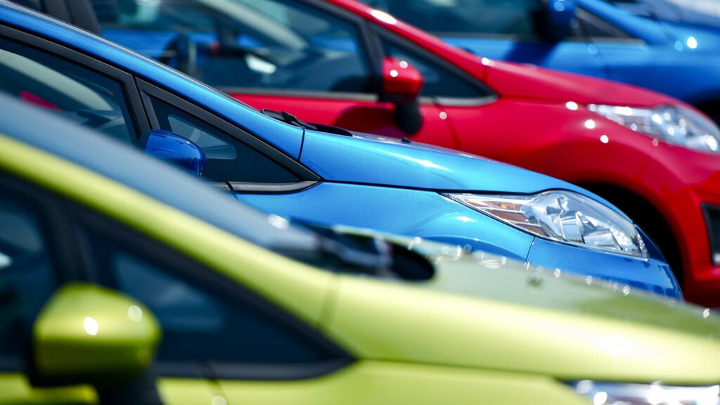 Узбекистан вдвое сократил импорт автомобилей из России 