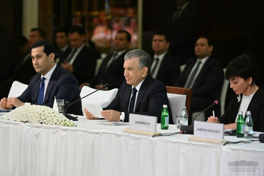 Президент встретился с сингапурскими бизнесменами