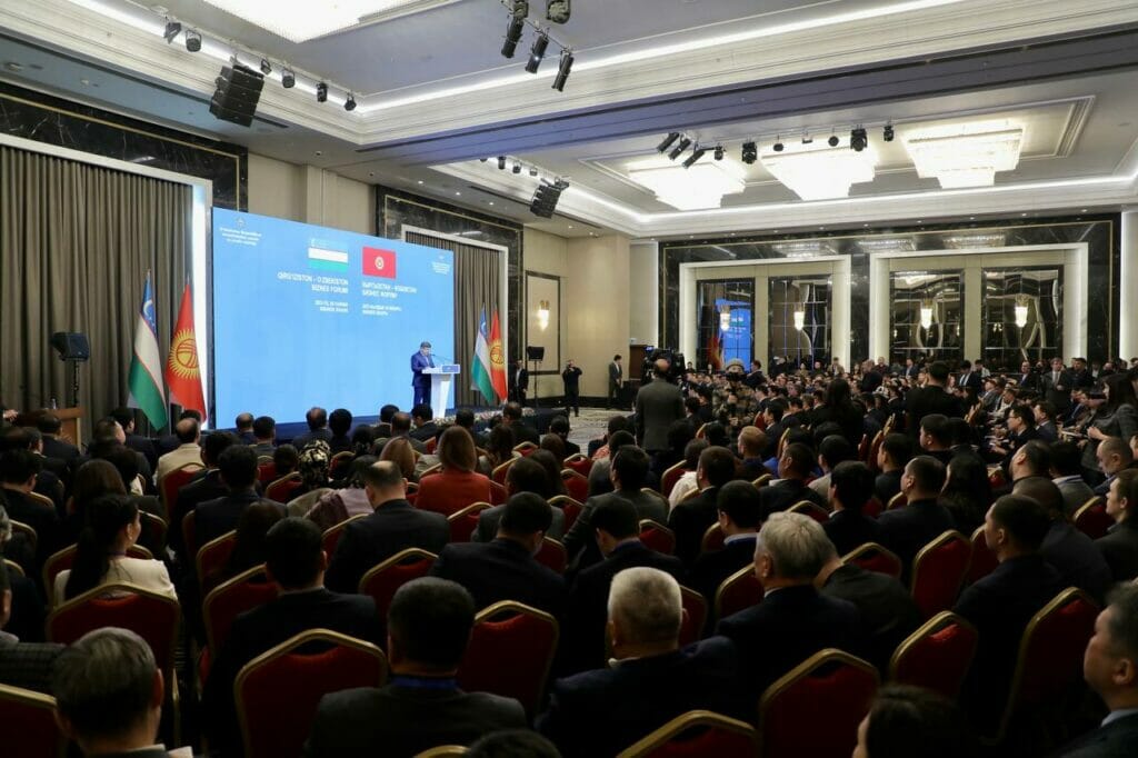 Узбекистан и Кыргызстан подписали контракты на более чем $1,6 млрд