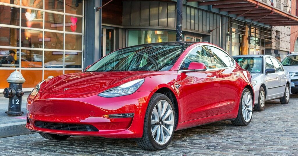 Tesla Model Y и Model 3 подешевели в США