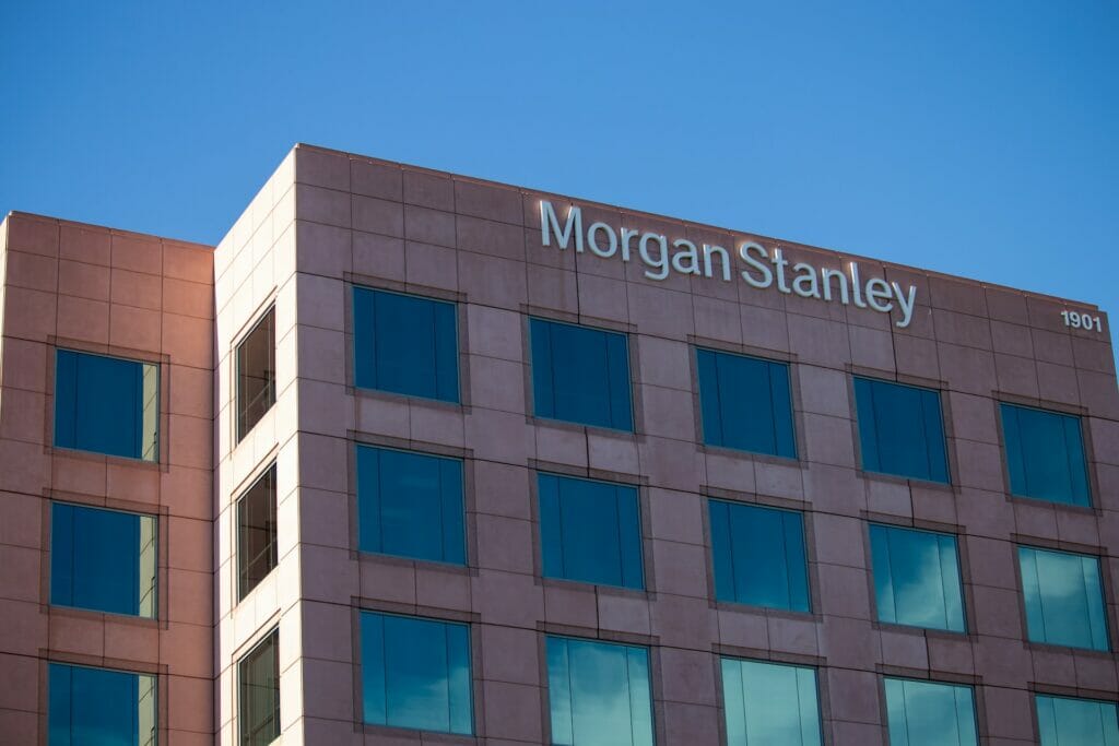 Гендиректору Morgan Stanley срезали компенсацию