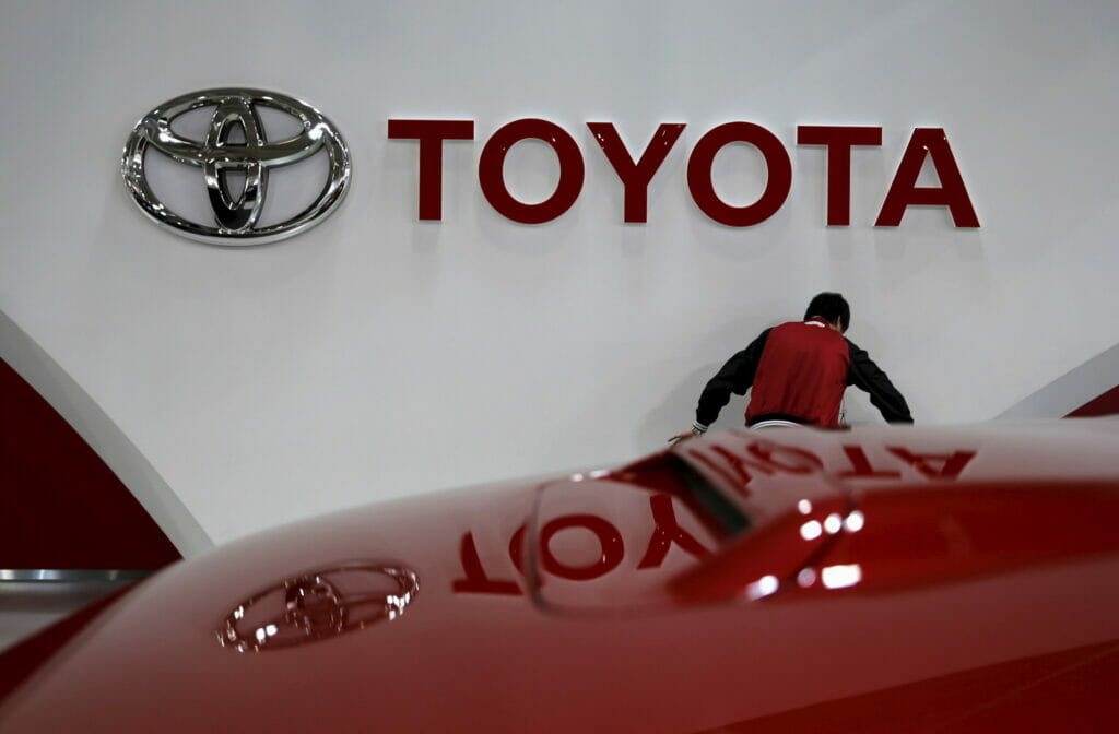 Toyota лидирует по продажам третий год подряд