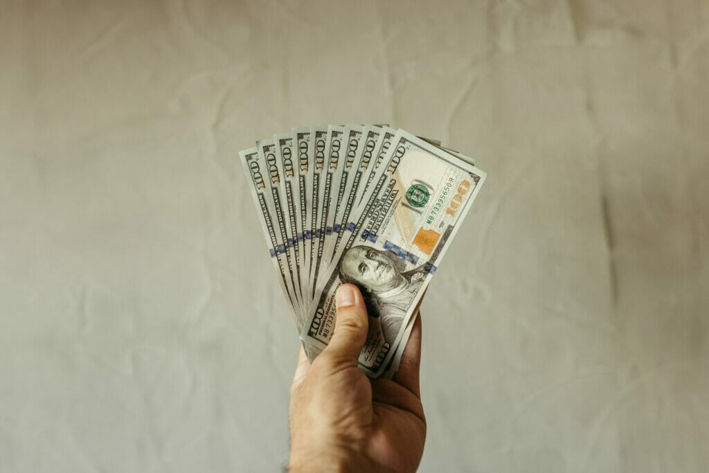 Официальный курс доллара снова обновил десятимесячный максимум