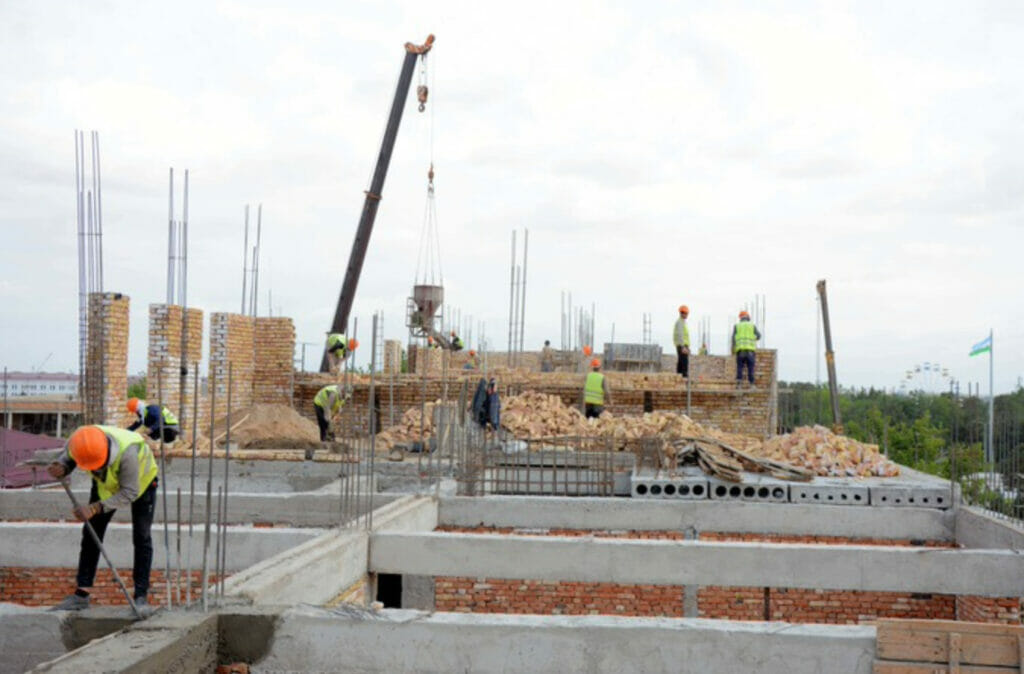 Сколько  строительных фирм появилось в Узбекистане за январь