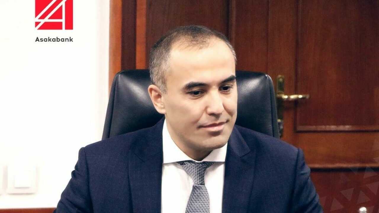 Киімдері бар және киімсіз емізікшелер Андрей Аршавин қыздар секс