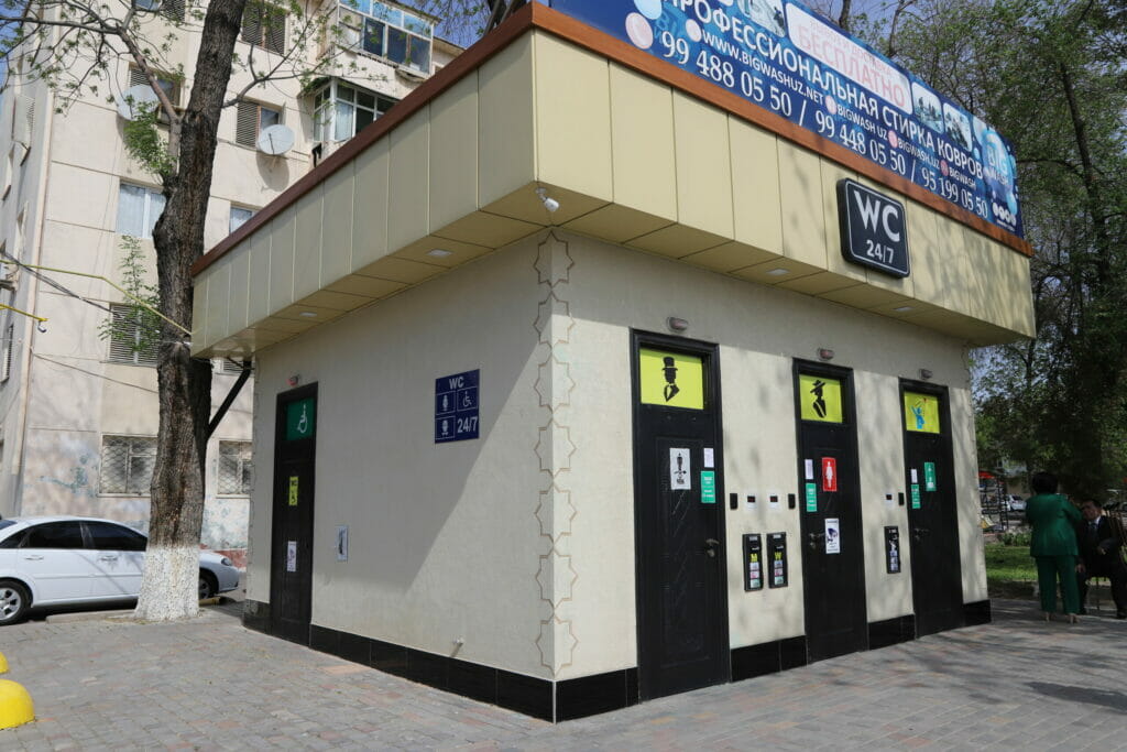 В Ташкенте установили первый автоматизированный общественный туалет