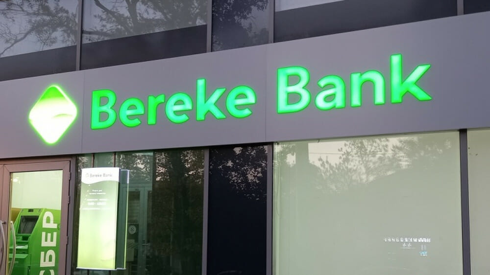 “Bereke bank” subsanksiyalangan banklarning “Mir” kartalaridan naqd pul chiqarmaydi