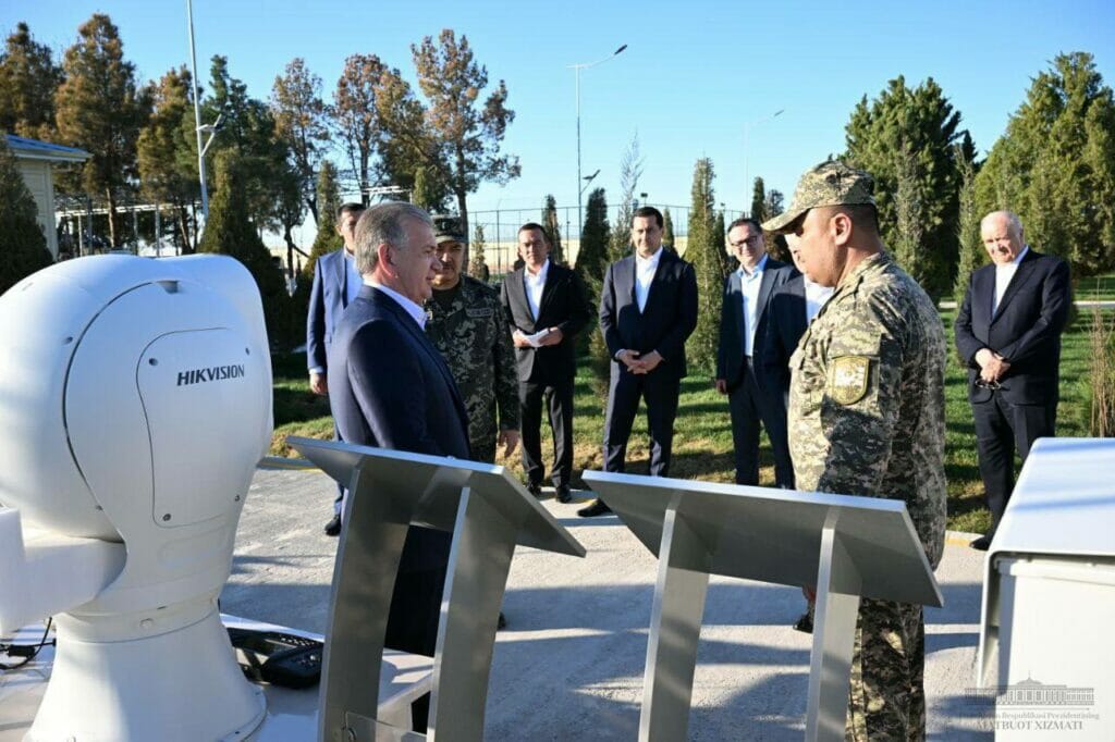 Шавкат Мирзиёев посетил взвод на узбекско-афганской границе