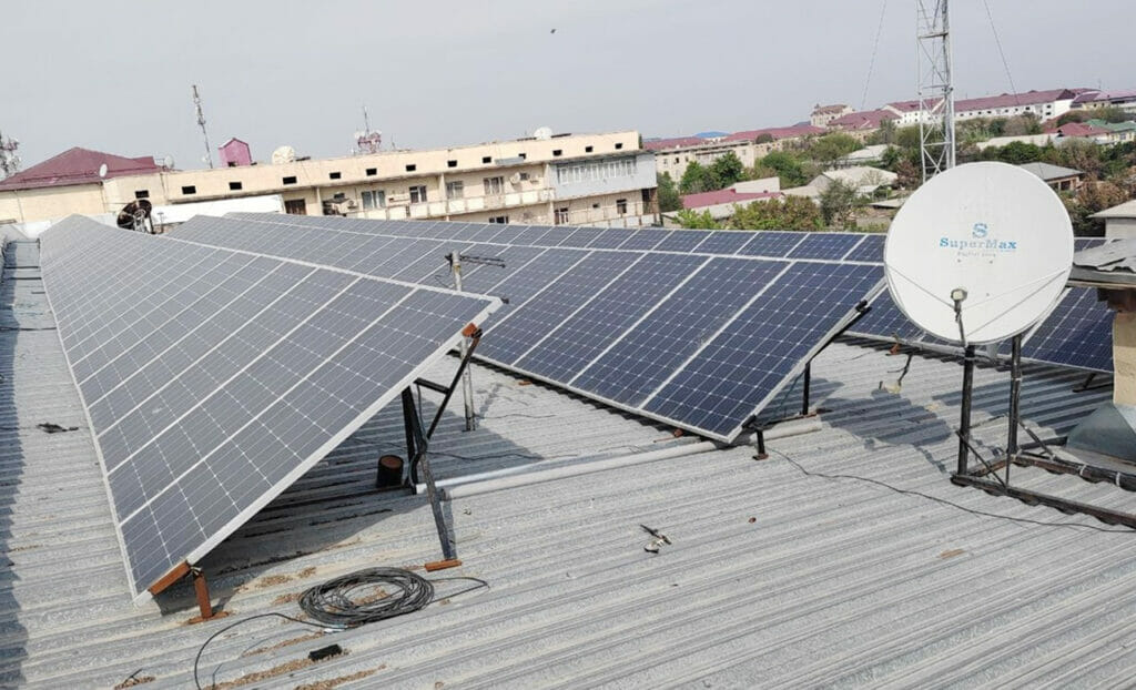 На четырех зданиях «Узбекнефтегаз» установили ФЭС