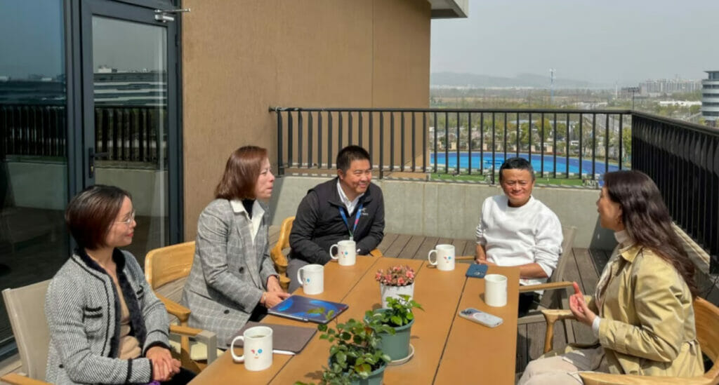 Jek Ma bir yildan ortiq vaqtdan keyin Xitoyga qaytdi