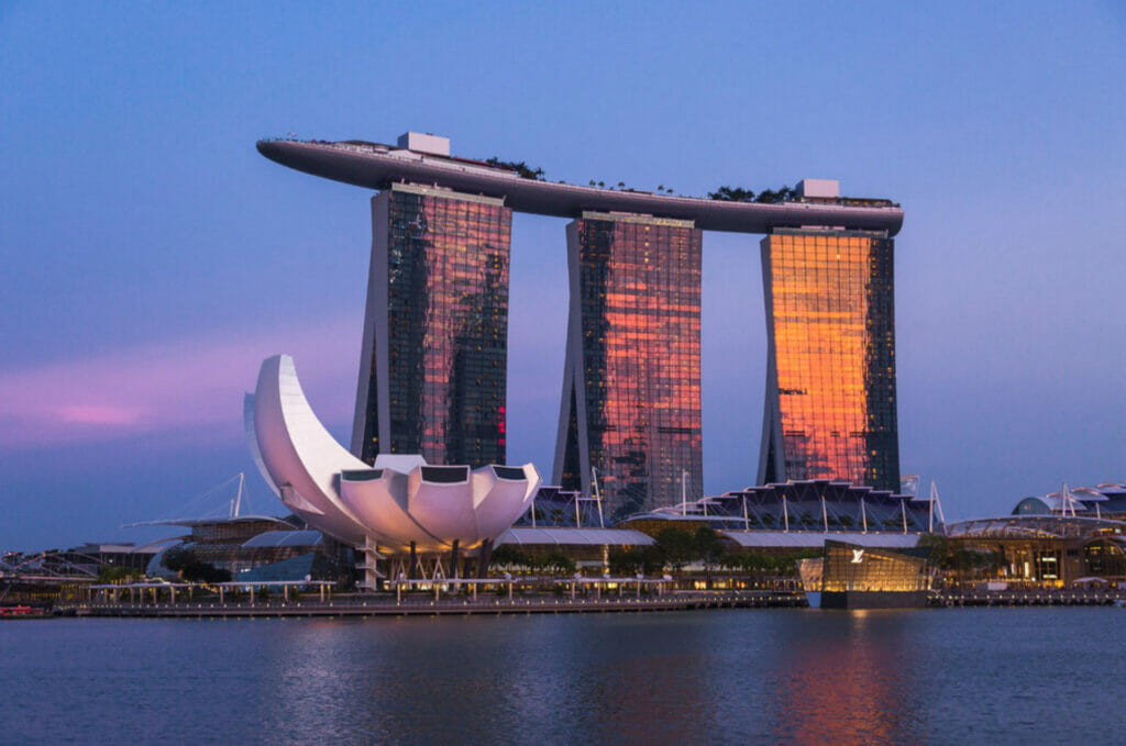 Сингапур усложнит получение ПМЖ для иностранных инвесторов