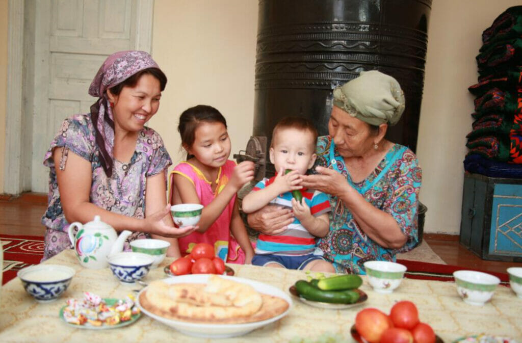 Родителям запретили оставлять детей без надзора за границей