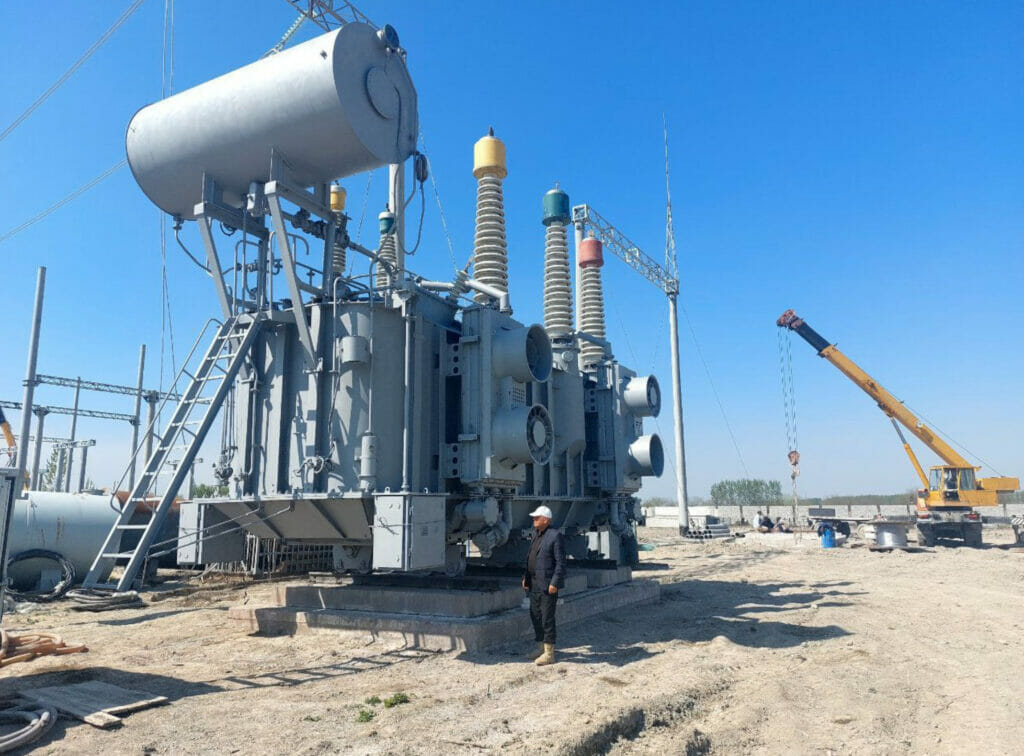 В Андижане строят высоковольтную линию электропередачи и подстанцию