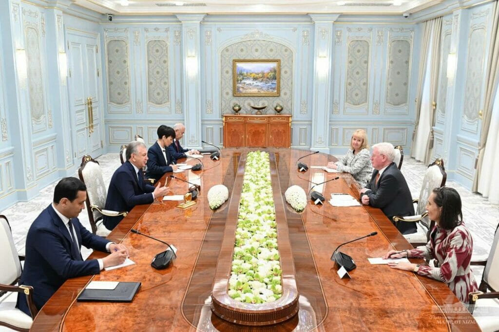 Мирзиёев встретился с представителями ЕС