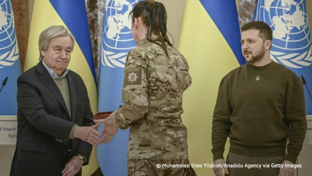 Генсек ООН «был в ярости» оттого, что Киев привлек его к награждению ВСУ