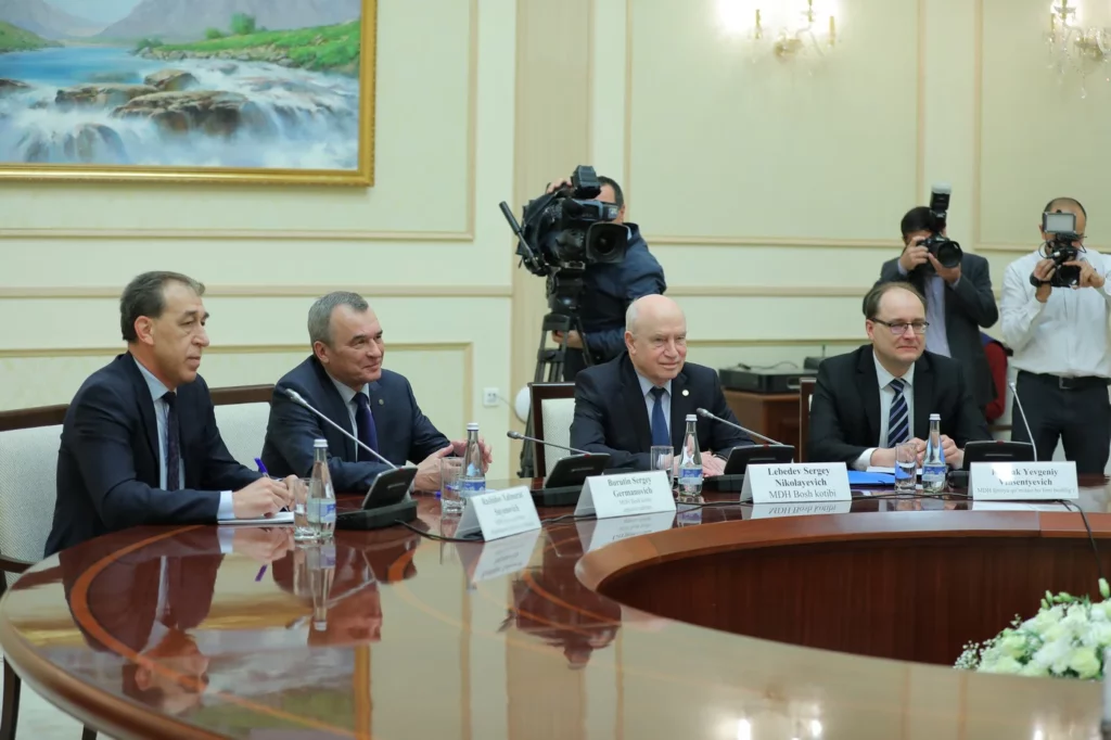 Наблюдатели от СНГ начали подготовку к референдуму