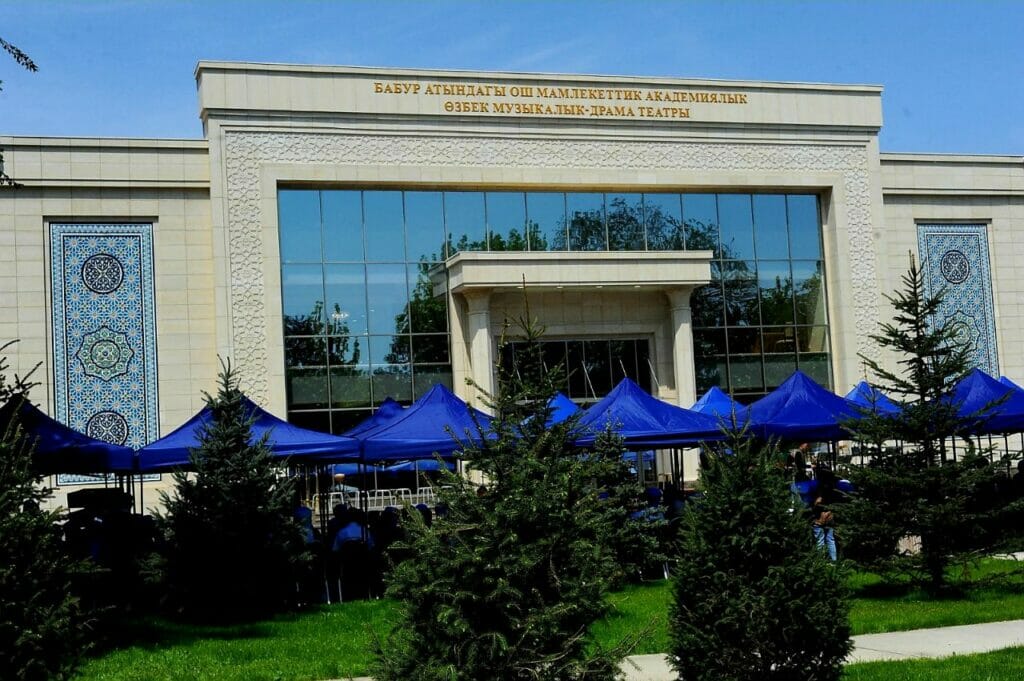 В Оше после ремонта открылся узбекский драмтеатр